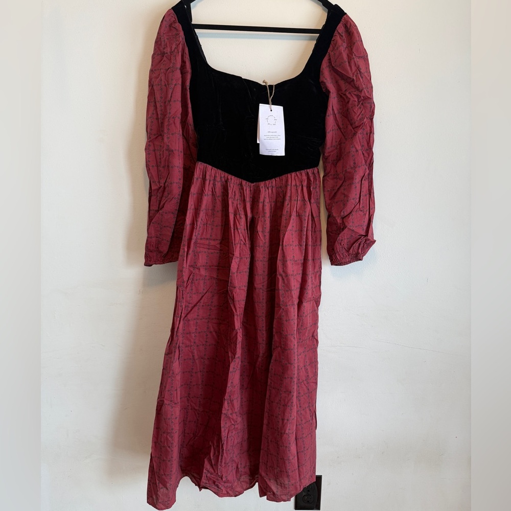 RARE NWT The Arielle Dress in Crimson Trellis - Picture 2 of 5